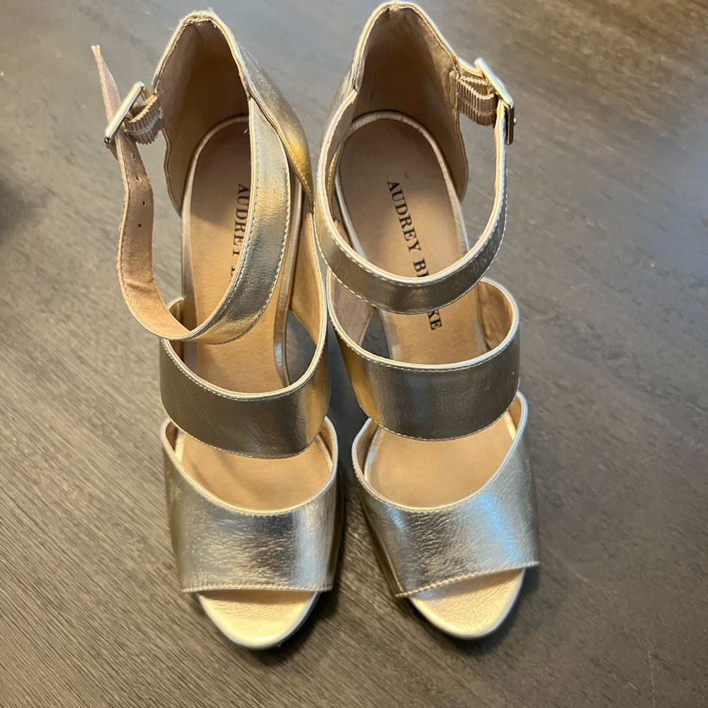 Audrey Brooke high heel woman shoes in gold